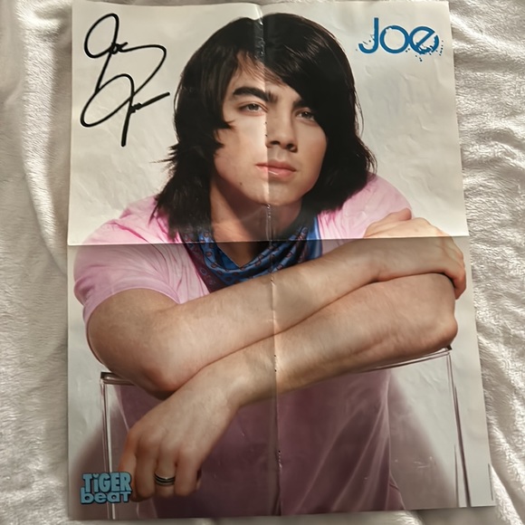 Joe and Kevin Jonas double sided Tiger Beat magazine poster 🎶 - Picture 2 of 2